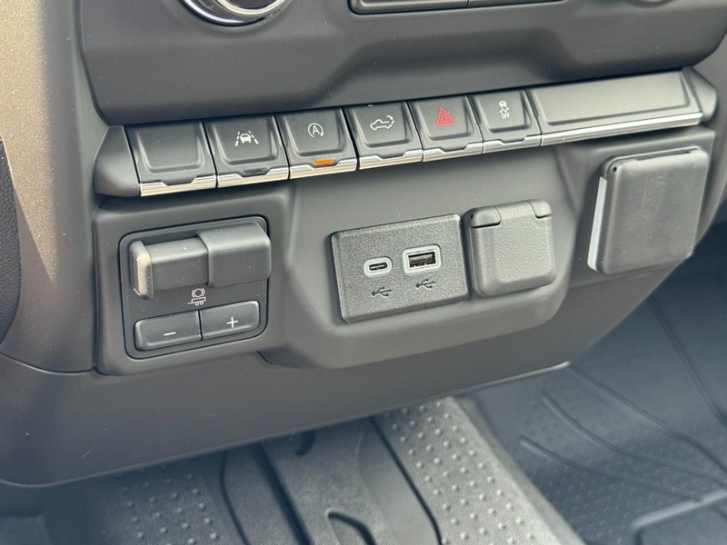 Chevrolet Silverado 1500 Vehicle Full-screen Gallery Image 13