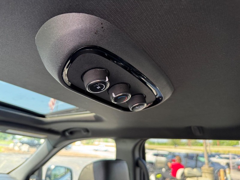 Dodge Durango Vehicle Full-screen Gallery Image 12