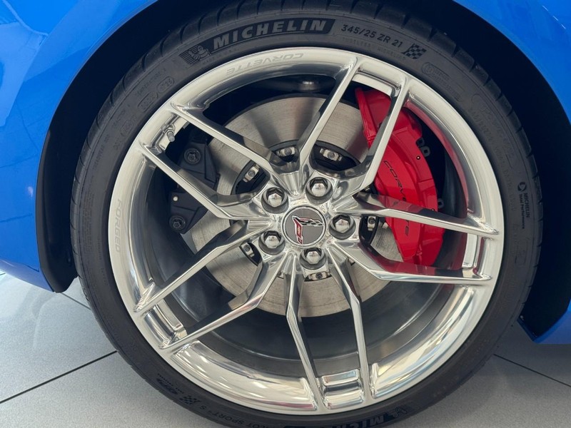 Chevrolet Corvette Vehicle Full-screen Gallery Image 5