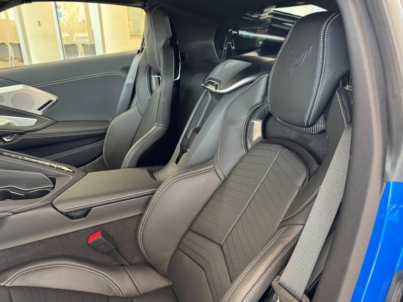 Chevrolet Corvette Vehicle Full-screen Gallery Image 15