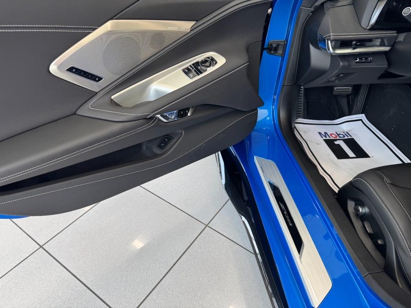 Chevrolet Corvette Vehicle Full-screen Gallery Image 16