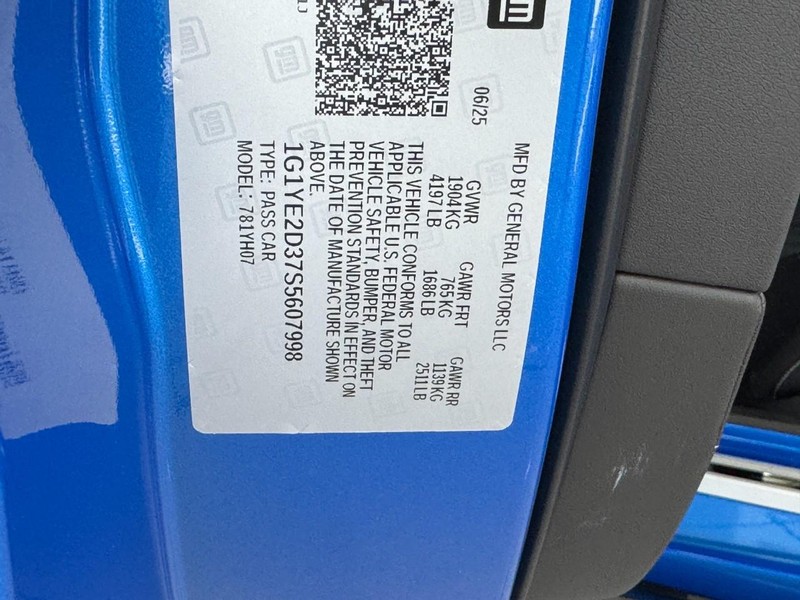 Chevrolet Corvette Vehicle Full-screen Gallery Image 17