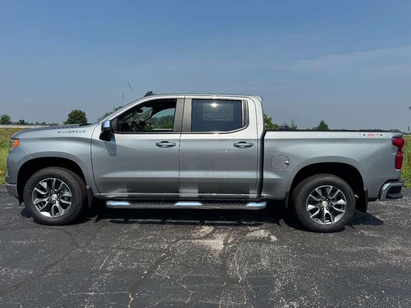 Chevrolet Silverado 1500 Vehicle Full-screen Gallery Image 2