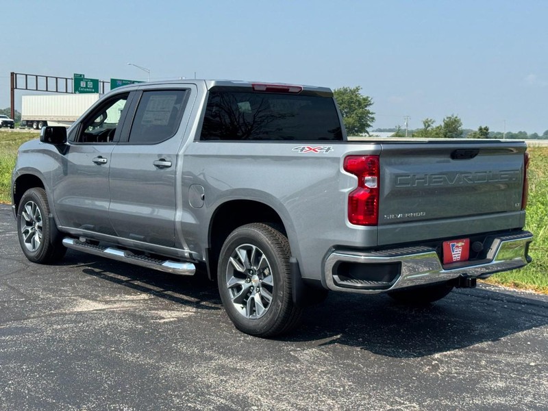 Chevrolet Silverado 1500 Vehicle Full-screen Gallery Image 3
