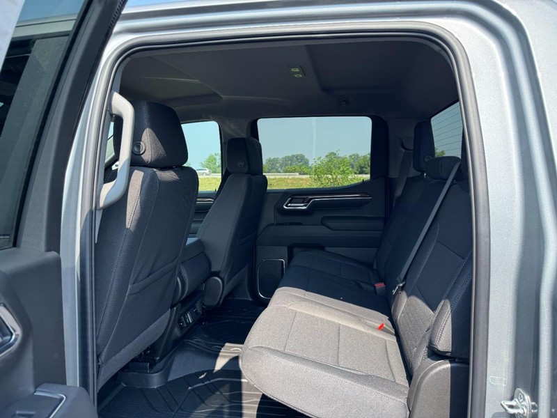 Chevrolet Silverado 1500 Vehicle Full-screen Gallery Image 5