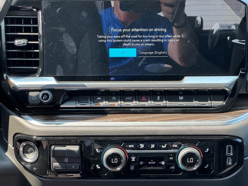 Chevrolet Silverado 1500 Vehicle Full-screen Gallery Image 8