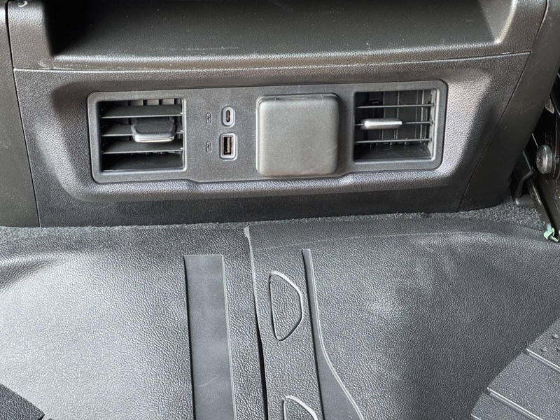 Chevrolet Silverado 1500 Vehicle Full-screen Gallery Image 10