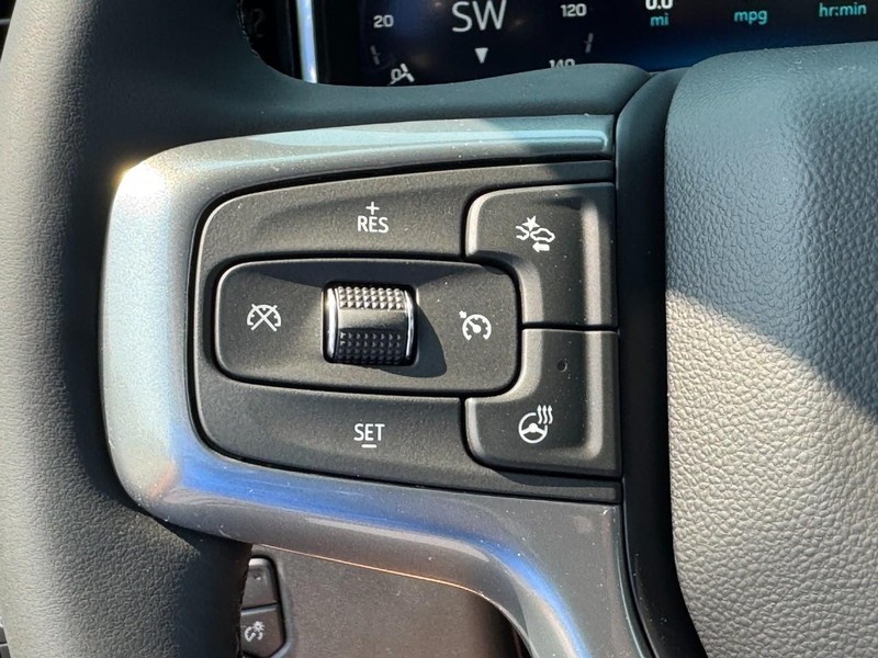 Chevrolet Silverado 1500 Vehicle Full-screen Gallery Image 12