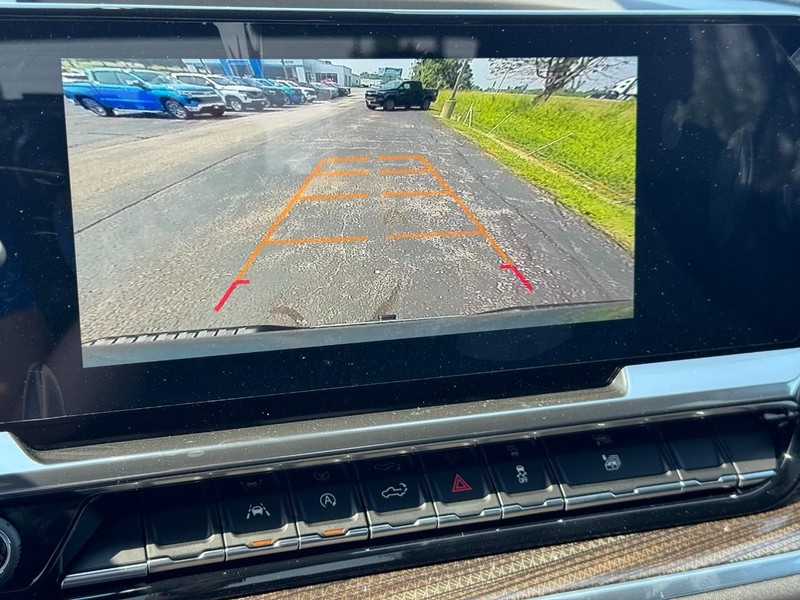 Chevrolet Silverado 1500 Vehicle Full-screen Gallery Image 15