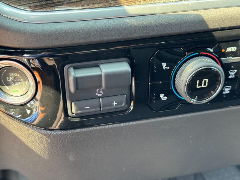 Chevrolet Silverado 1500 Vehicle Full-screen Gallery Image 16