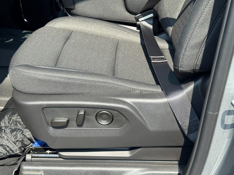 Chevrolet Silverado 1500 Vehicle Full-screen Gallery Image 18