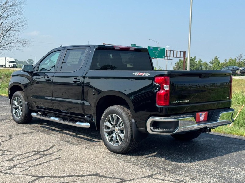 Chevrolet Silverado 1500 Vehicle Full-screen Gallery Image 3