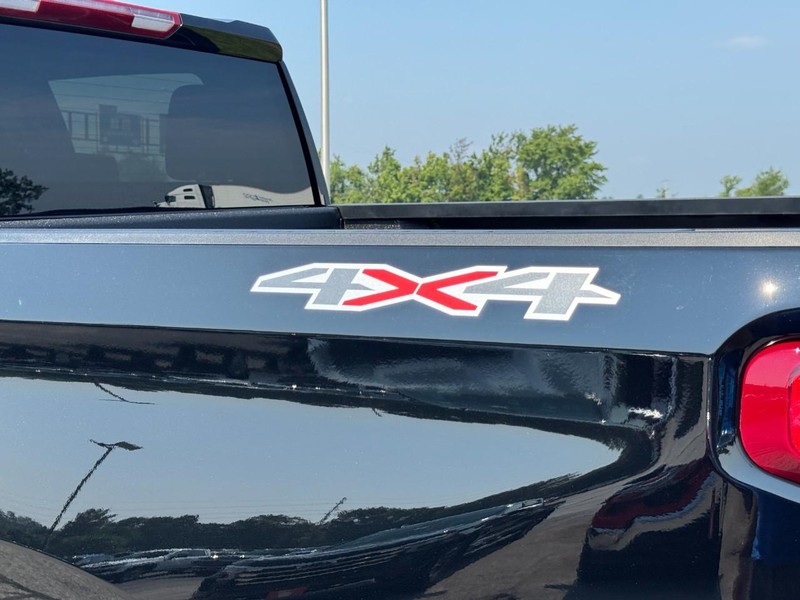 Chevrolet Silverado 1500 Vehicle Full-screen Gallery Image 4