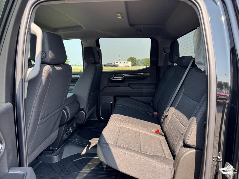 Chevrolet Silverado 1500 Vehicle Full-screen Gallery Image 6