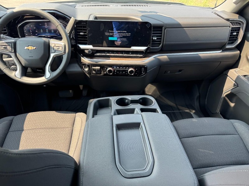 Chevrolet Silverado 1500 Vehicle Full-screen Gallery Image 7