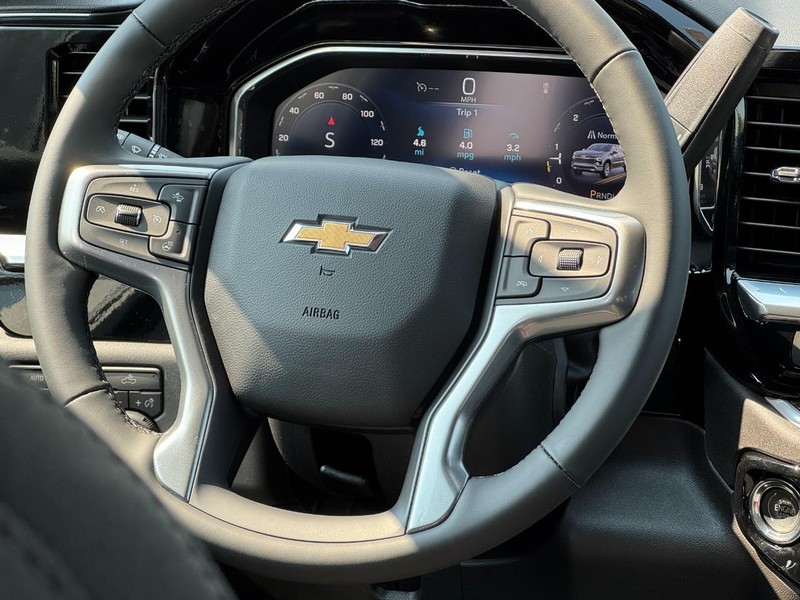 Chevrolet Silverado 1500 Vehicle Full-screen Gallery Image 8