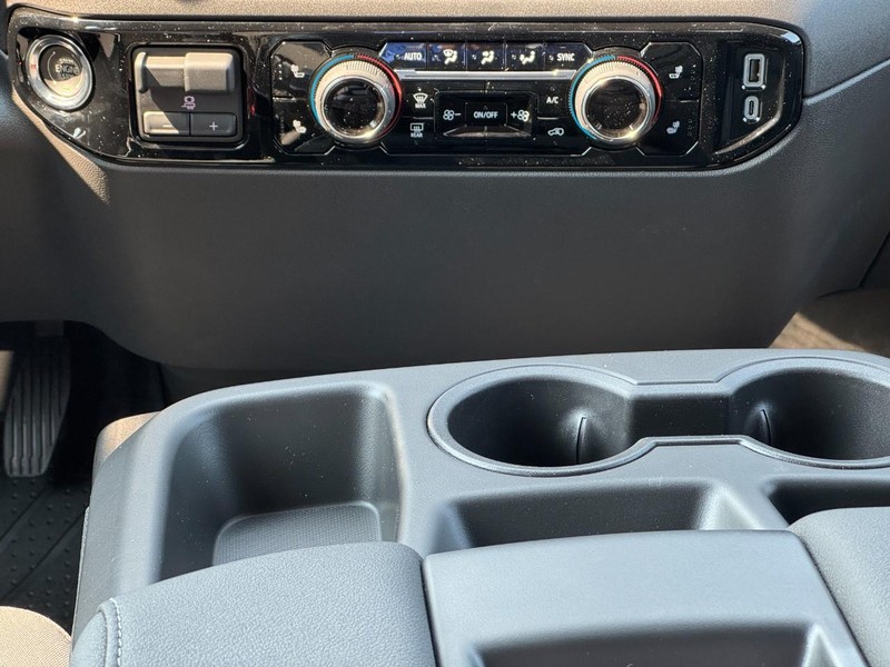 Chevrolet Silverado 1500 Vehicle Full-screen Gallery Image 10