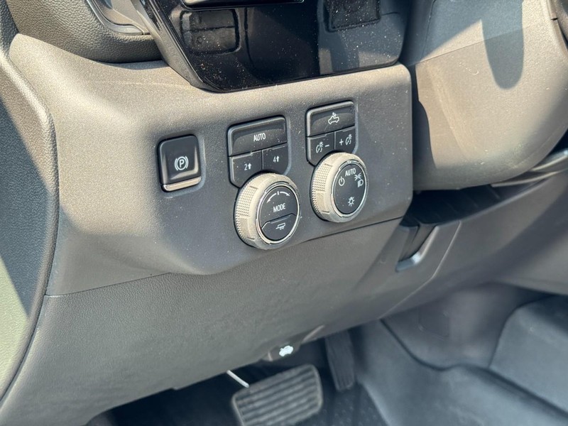 Chevrolet Silverado 1500 Vehicle Full-screen Gallery Image 13