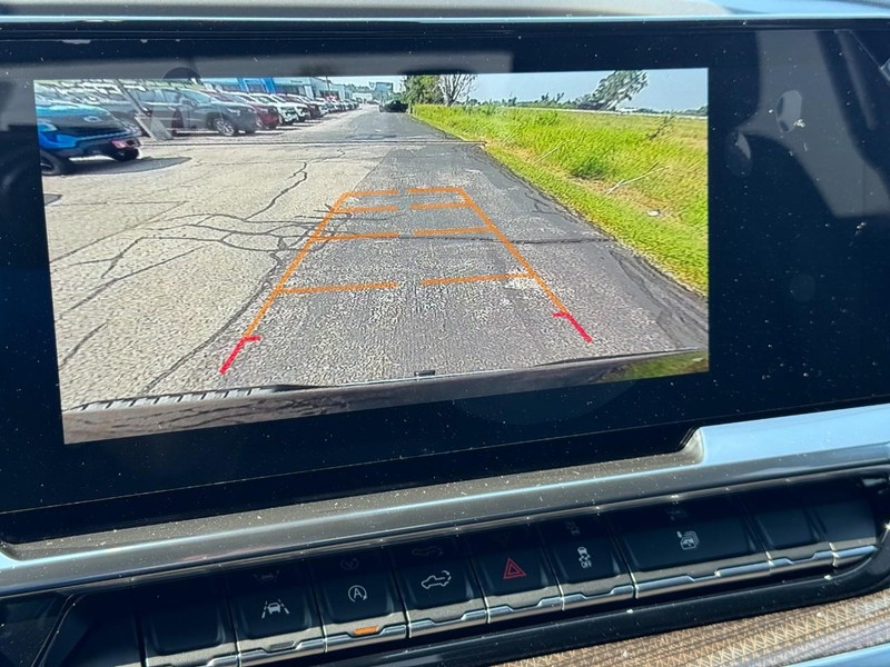 Chevrolet Silverado 1500 Vehicle Full-screen Gallery Image 17