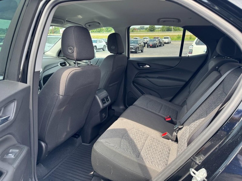 Chevrolet Equinox Vehicle Full-screen Gallery Image 10