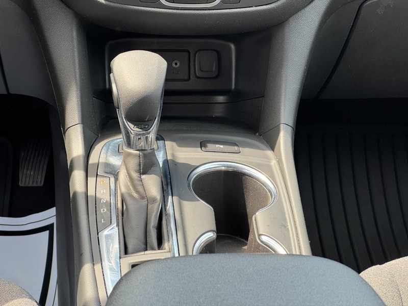 Chevrolet Equinox Vehicle Full-screen Gallery Image 14