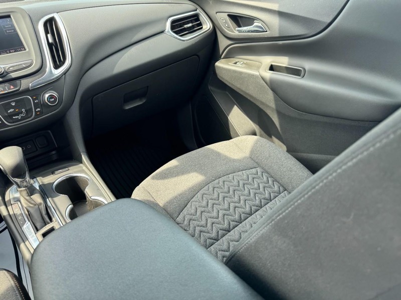 Chevrolet Equinox Vehicle Full-screen Gallery Image 15