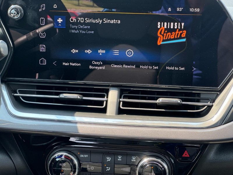 Chevrolet Trax Vehicle Full-screen Gallery Image 7