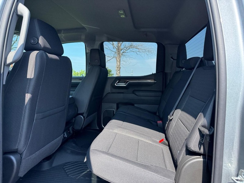 Chevrolet Silverado 1500 Vehicle Full-screen Gallery Image 5