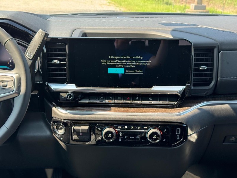 Chevrolet Silverado 1500 Vehicle Full-screen Gallery Image 8