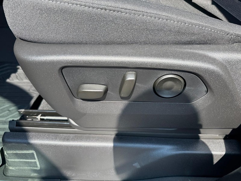 Chevrolet Silverado 1500 Vehicle Full-screen Gallery Image 10