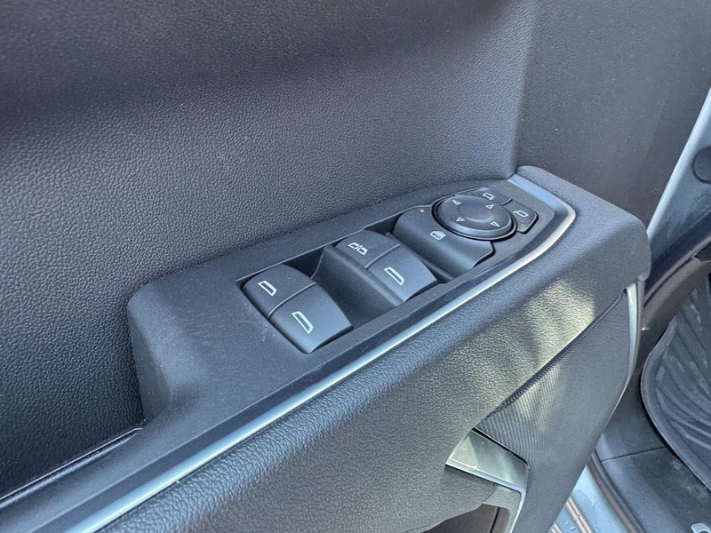 Chevrolet Silverado 1500 Vehicle Full-screen Gallery Image 11