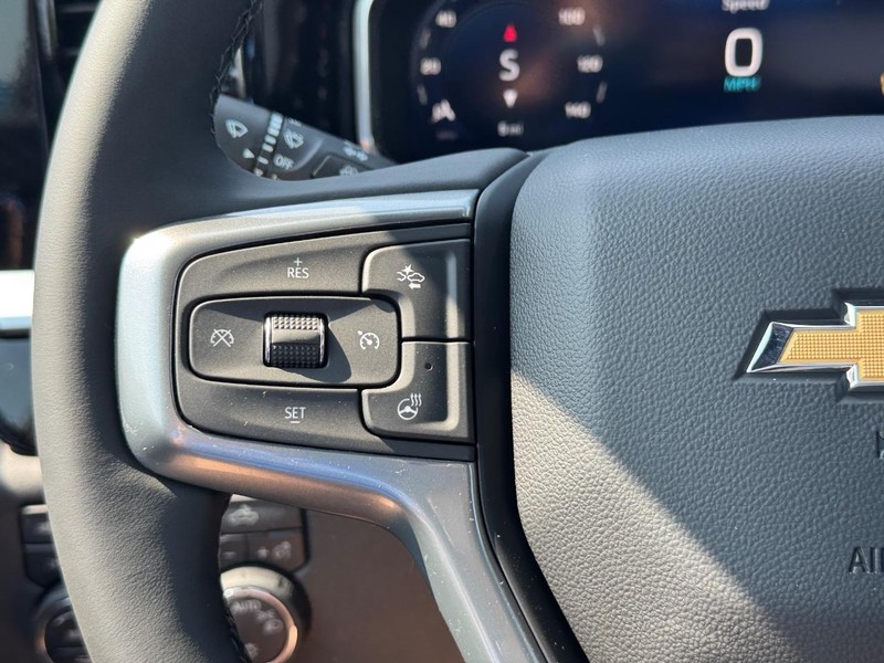 Chevrolet Silverado 1500 Vehicle Full-screen Gallery Image 13