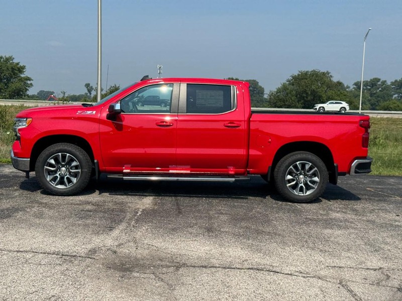 Chevrolet Silverado 1500 Vehicle Full-screen Gallery Image 2
