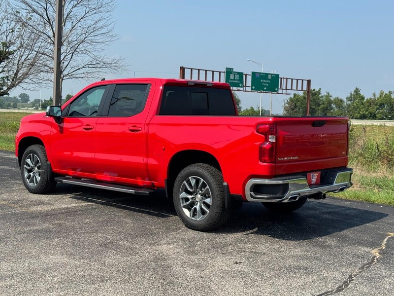 Chevrolet Silverado 1500 Vehicle Full-screen Gallery Image 3