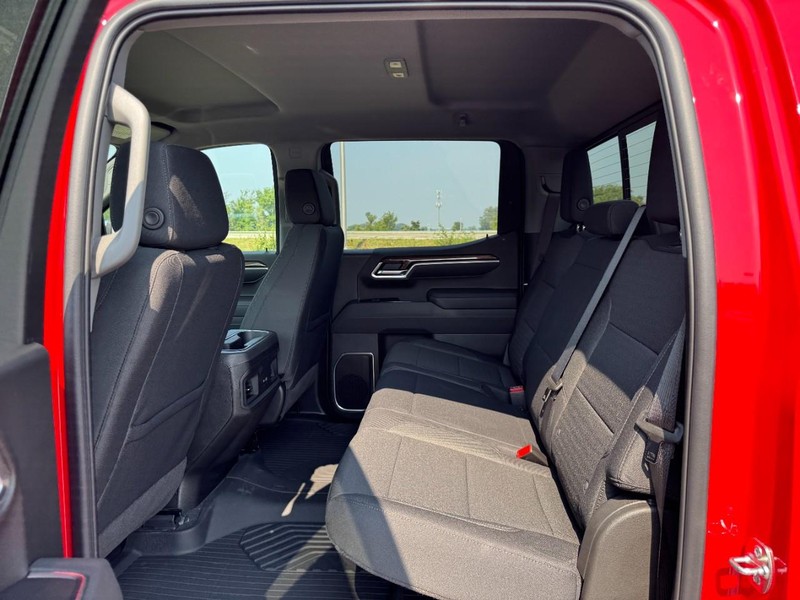 Chevrolet Silverado 1500 Vehicle Full-screen Gallery Image 6