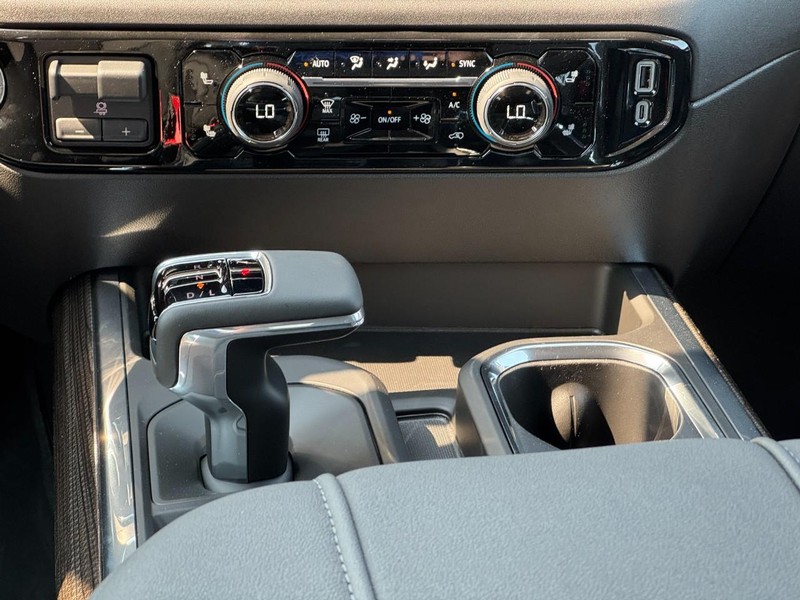 Chevrolet Silverado 1500 Vehicle Full-screen Gallery Image 10