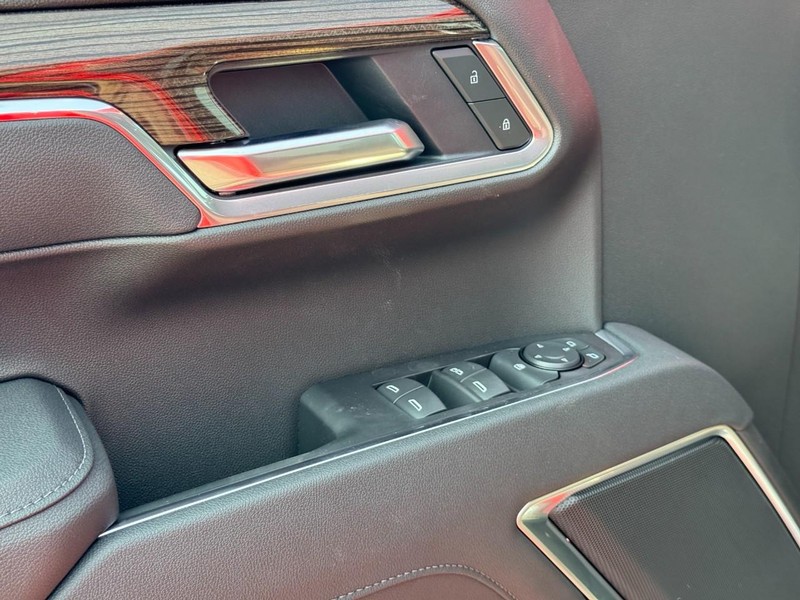 Chevrolet Silverado 1500 Vehicle Full-screen Gallery Image 11