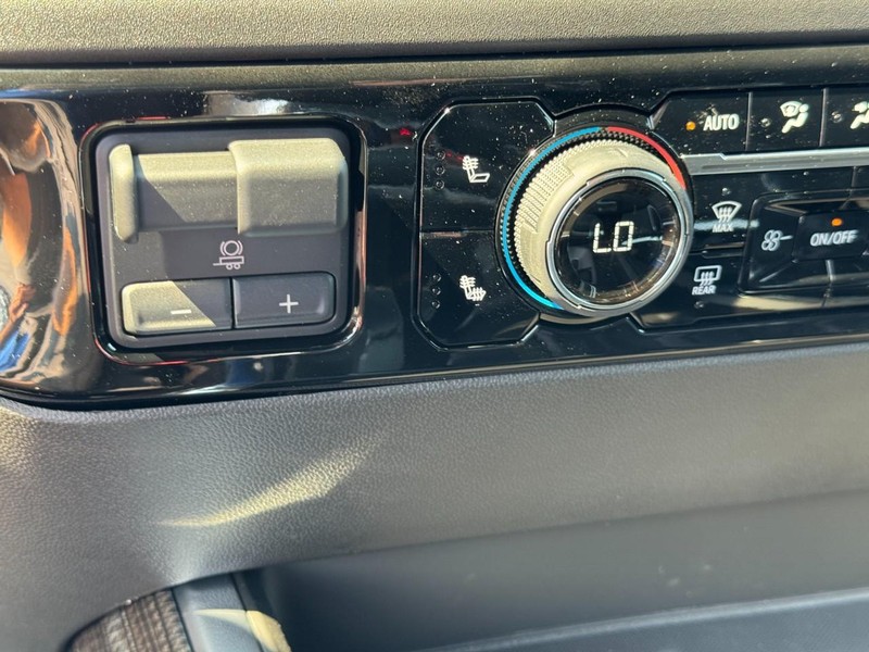 Chevrolet Silverado 1500 Vehicle Full-screen Gallery Image 15