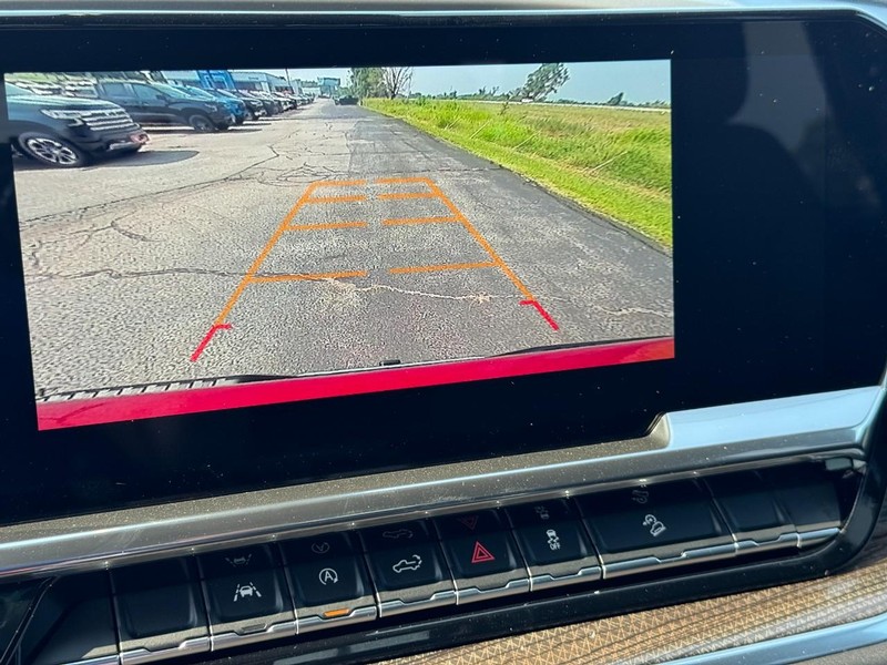 Chevrolet Silverado 1500 Vehicle Full-screen Gallery Image 17