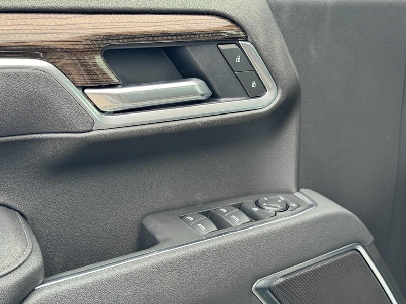 Chevrolet Silverado 1500 Vehicle Full-screen Gallery Image 11