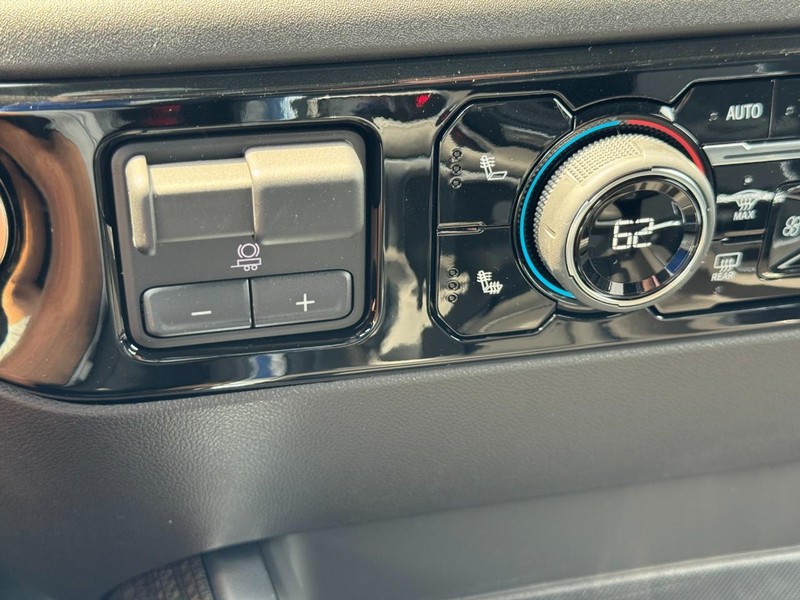 Chevrolet Silverado 1500 Vehicle Full-screen Gallery Image 15