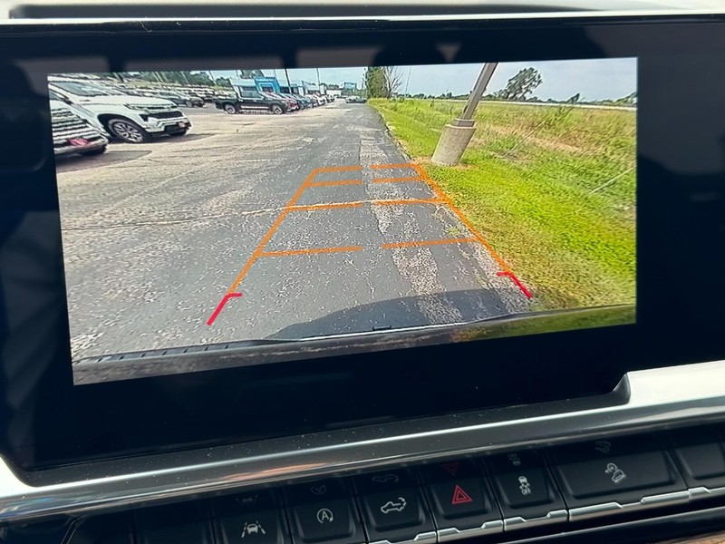 Chevrolet Silverado 1500 Vehicle Full-screen Gallery Image 16