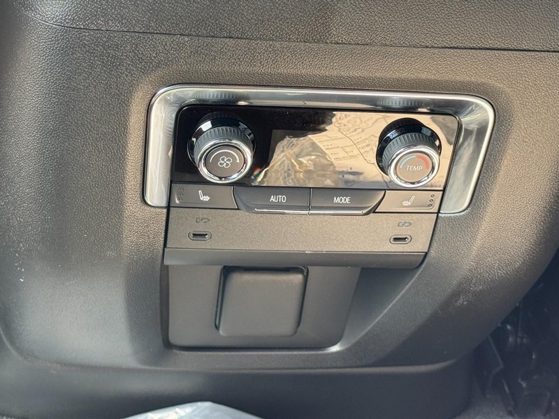 Chevrolet Tahoe Vehicle Full-screen Gallery Image 12