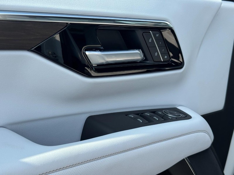 Chevrolet Tahoe Vehicle Full-screen Gallery Image 13