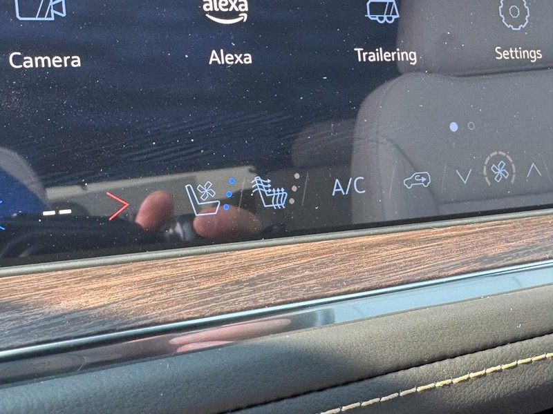 Chevrolet Tahoe Vehicle Full-screen Gallery Image 18