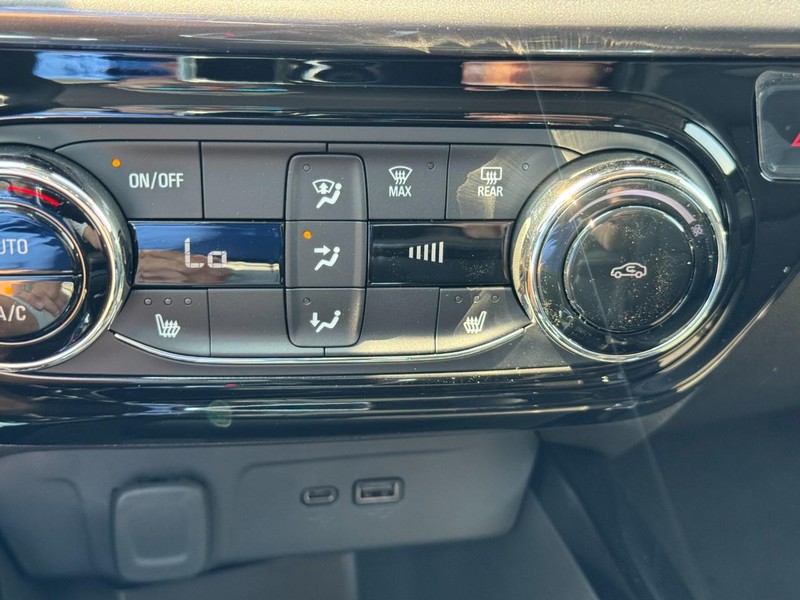 Chevrolet Trax Vehicle Full-screen Gallery Image 12