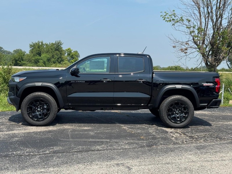 Chevrolet Colorado Vehicle Full-screen Gallery Image 2