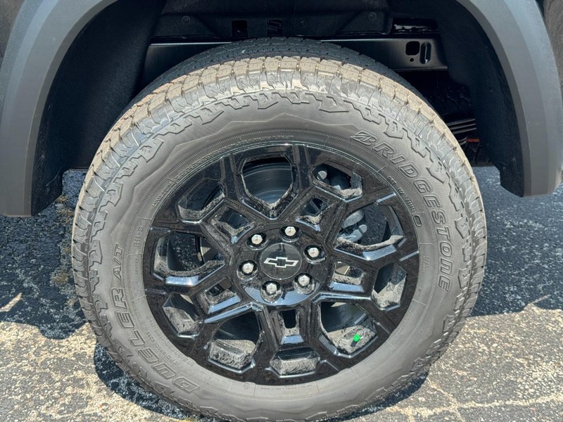 Chevrolet Colorado Vehicle Full-screen Gallery Image 5