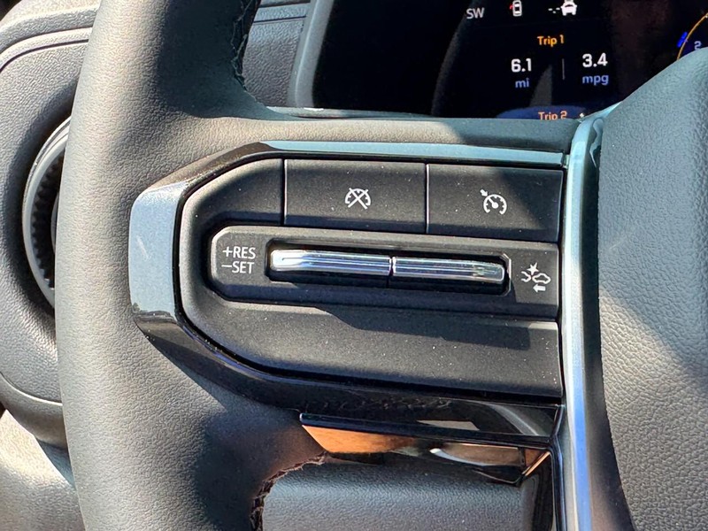 Chevrolet Colorado Vehicle Full-screen Gallery Image 13