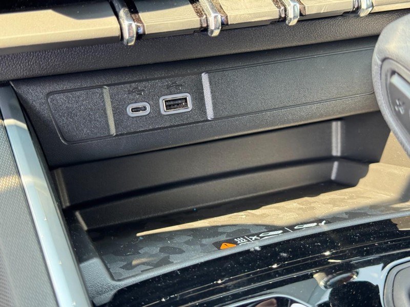 Chevrolet Colorado Vehicle Full-screen Gallery Image 15